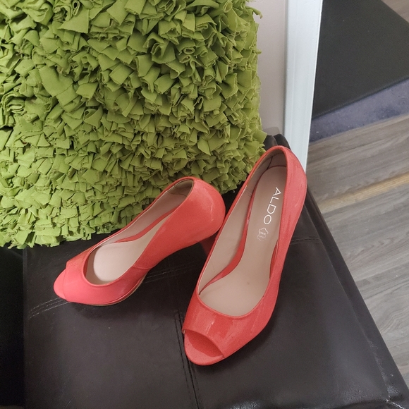 Shoes - Picture 3 of 7